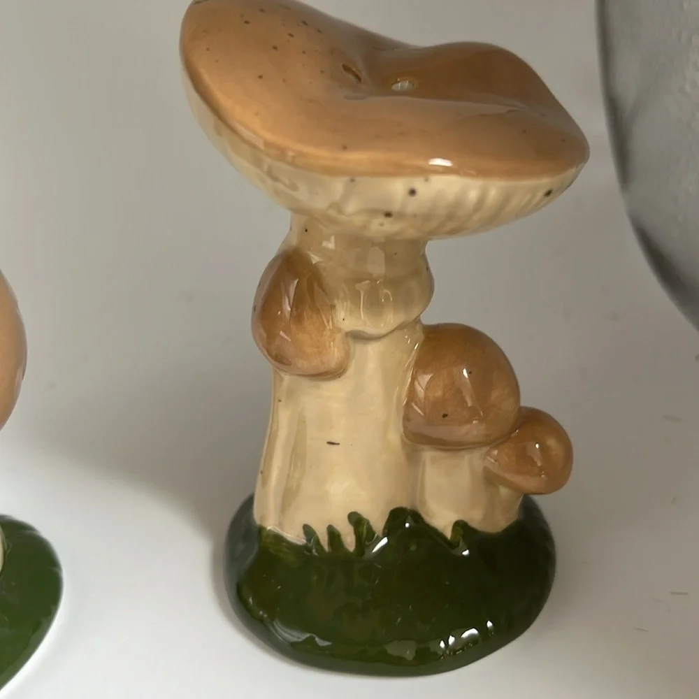 Mushroom Ceramic Salt and Pepper Shakers - Brown and Green - Picture 4 of 4